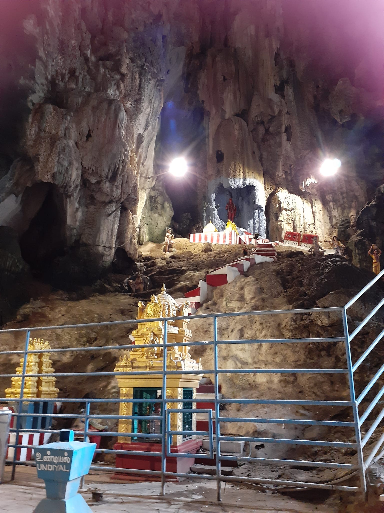 batu caves murugan temple malaysia