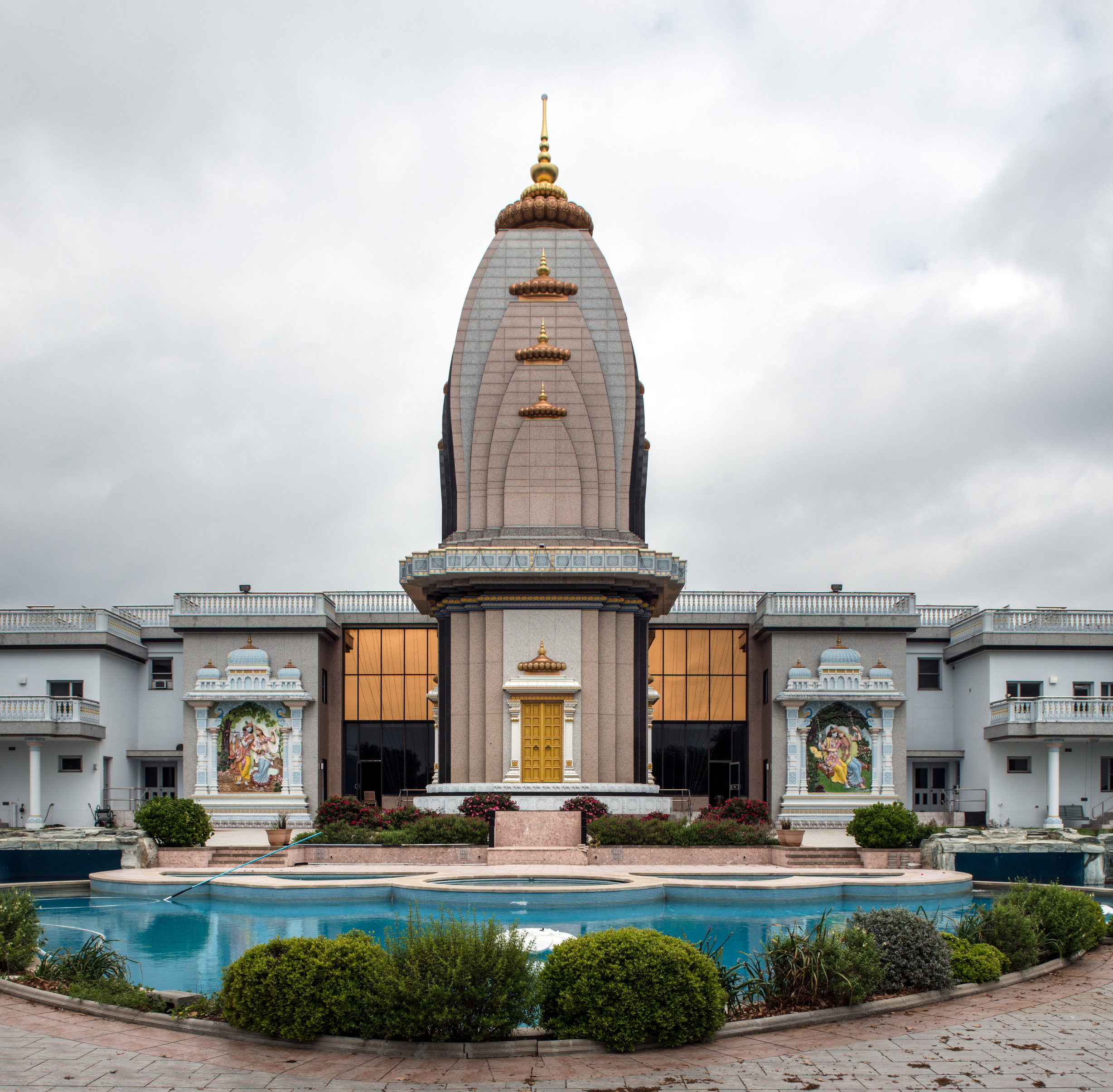 Hindu temple and ashram complex